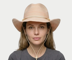 Woman wearing a cowgril hat with diamon-shaped face