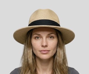 woman wearing a Panama hat for dimaond-shaped face