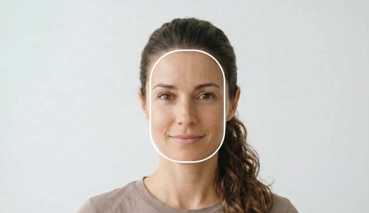 Woman showing oblong face shape with outline
