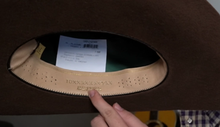 How to Choose a Cowboy Hat (Step by Step) 6 Inside view of a felt cowboy hat showing the X rating printed on the leather sweatband.